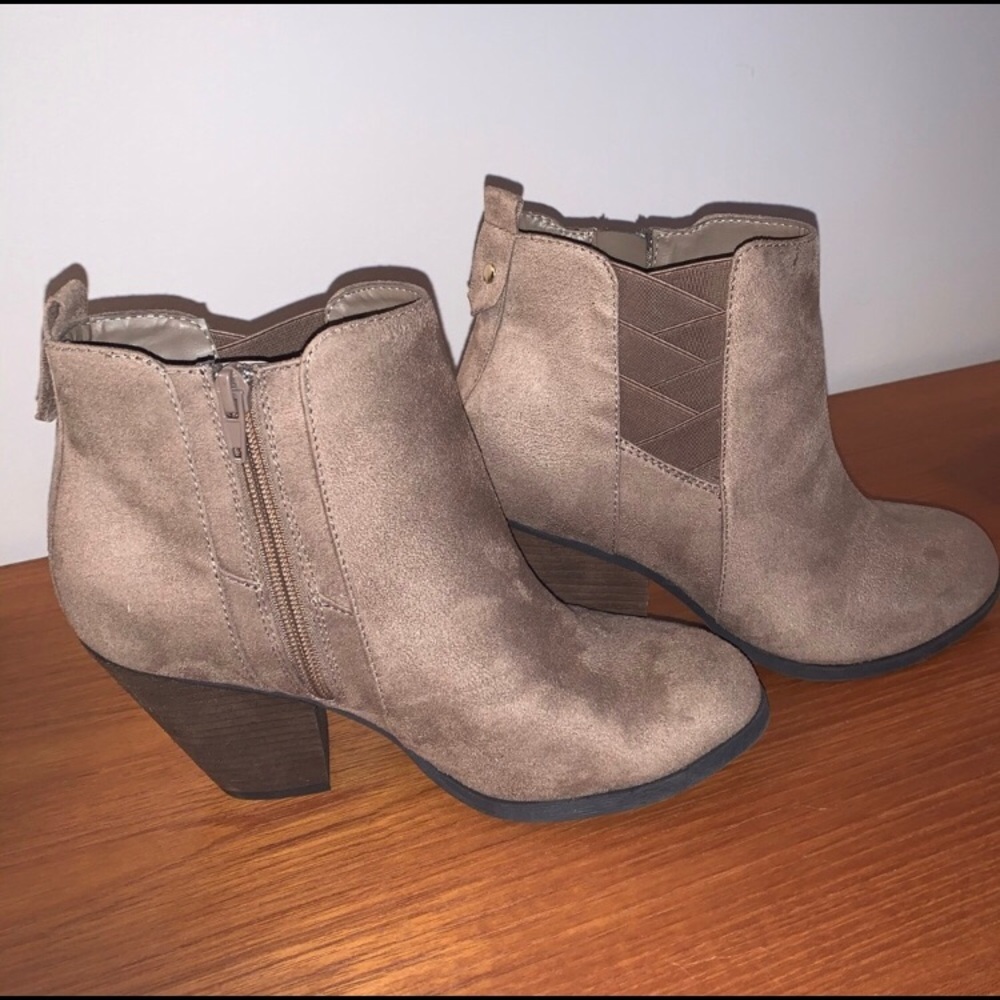 NEW | Mix No. 6 Vincee Chelsea Boot | Taupe | 9.5